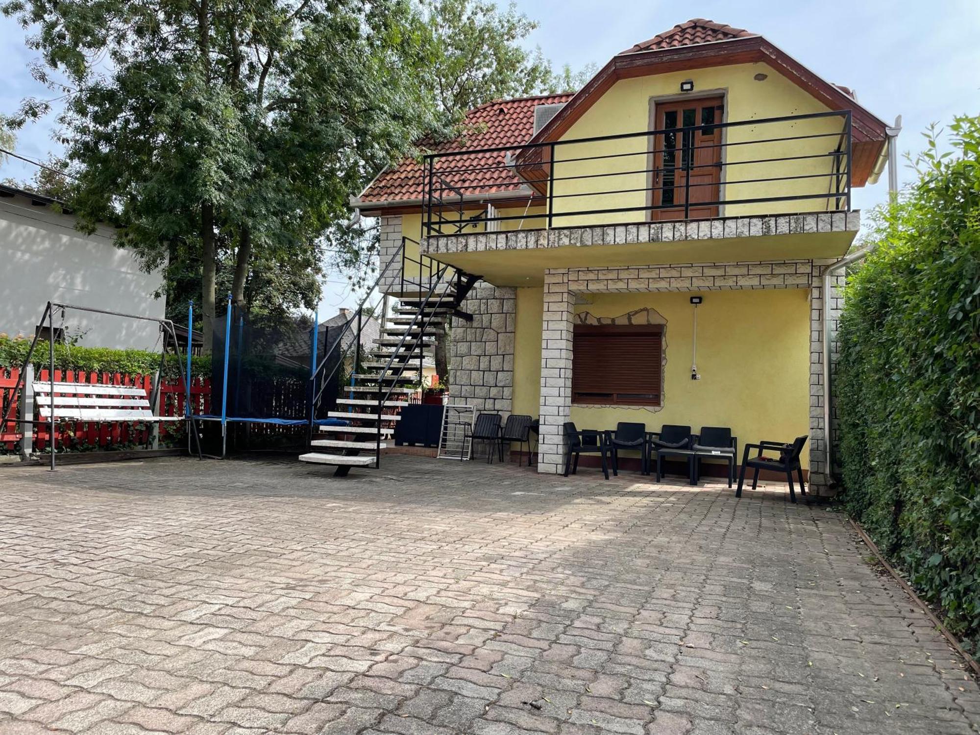 Edu Apartman Hajduszoboszlo Ngoại thất bức ảnh